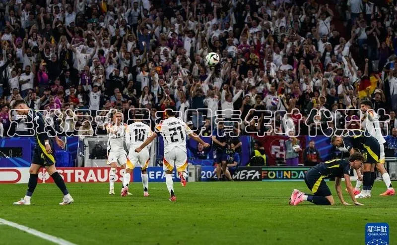 龙八国际app官方下载汉得信息足球运动员李明青年时代照片